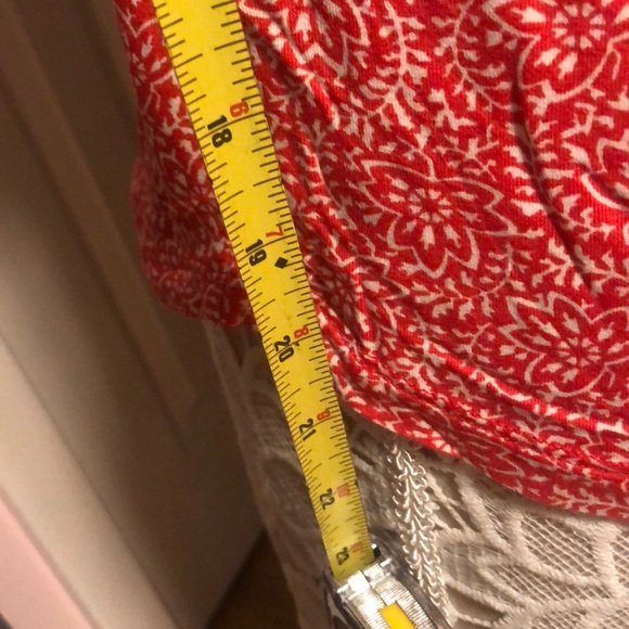 Red flowered shirt - Picture 7 of 7